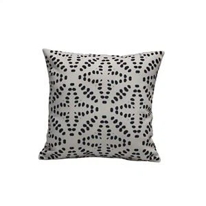 Mönstrad utomhuskudde
